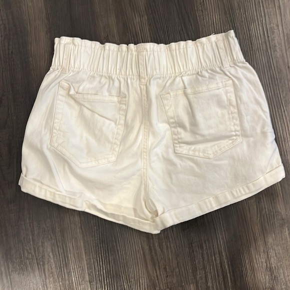 3 for $25💚 white shorts - Picture 2 of 2